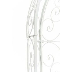 Romanttinen rautainen puolipaviljonki penkillä köynnöskasveille puutarhaan