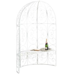 Romanttinen rautainen puolipaviljonki penkillä köynnöskasveille puutarhaan