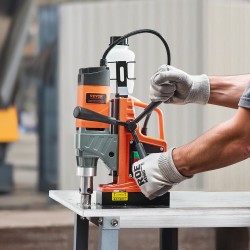 Magneettiporakone 1450W 40 mm kruunuporalla 11 kpl kruunuporia