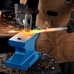 Valurautainen alasin 55 paunaa pyöreällä sarvella neliöreiällä hiottu pinta