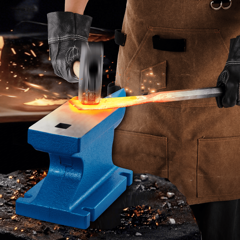 Valurautainen alasin 55 paunaa pyöreällä sarvella neliöreiällä hiottu pinta