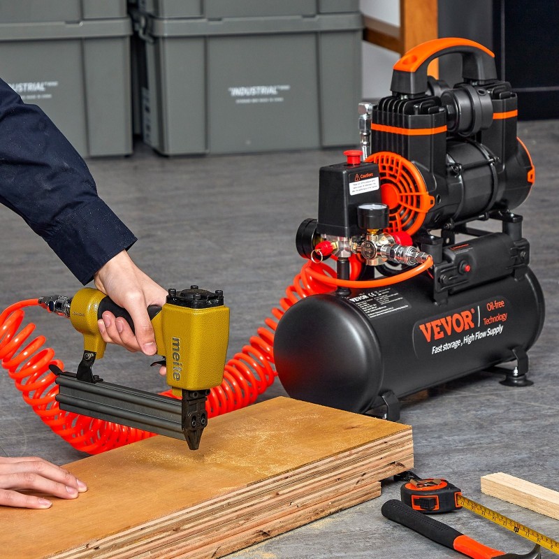 Öljytön ilmakompressori 8 l säiliöllä 900 W 2,2 CFM 70 dB