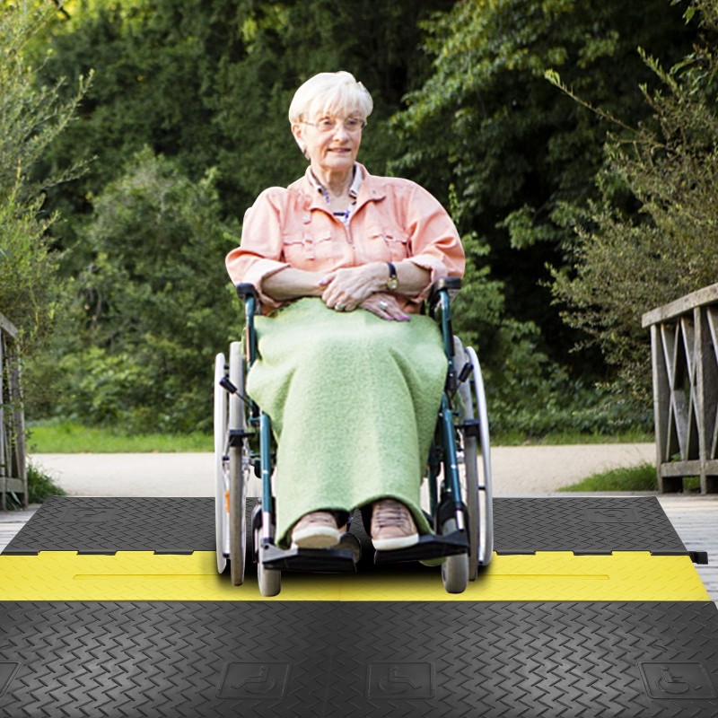 Kuminen 5-kanavainen kaapelisuoja ramppi 114,5x80x5cm 10000 kg sisä ja ulkokäyttöön