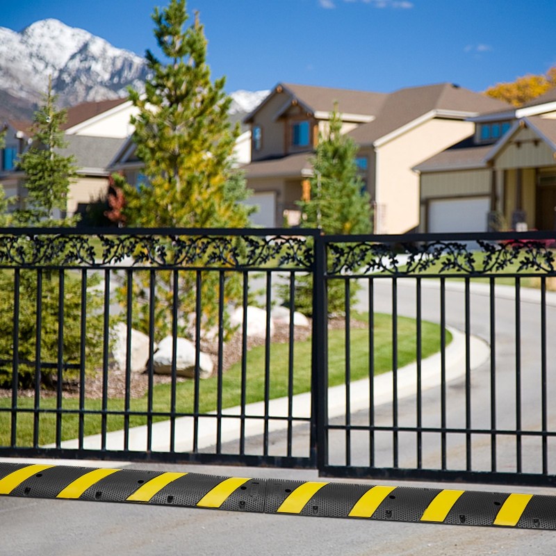 Kuminen hidastetöyssy kaksi kappaletta 183×30×4,5 cm kaksikanavainen heijastinraidoilla