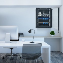 Verkkokaappi 15U hiiliteräs asennussyvyys 457 mm karkaistu lasiovi kaksoislukitus lattia tai seinäasennus