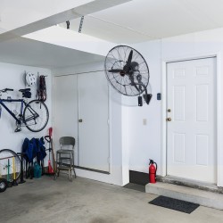 Sumutustuuletin 74,9 cm vedenkestävä täysmetallinen runko 3 nopeutta varastoihin ja kasvihuoneisiin