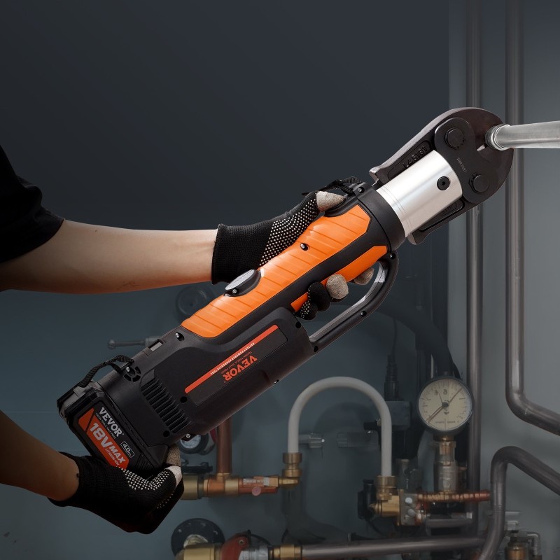 Akkukäyttöinen putkipuristin M15 M22 M28 leuoilla kahdella 18V 4.0Ah akulla