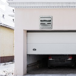 Seinään asennettava alumiiniseos ja sinkitty teräs poistopuhallin säleiköllä 325 mm kasvihuoneisiin