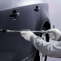 Auton korin lommon oikaisusarja ruostumatonta terästä kuumaliimapistoolilla ja vedonastoilla