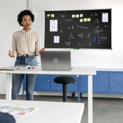 Magneettinen musta kirjoitustaulu 1750 x 1000 mm alumiinikehyksellä hunajakennolevyllä kuivapyyhittävä pinta