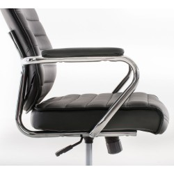 Ergonominen toimistotuoli säädettävällä korkeudella ja keinutoiminnolla