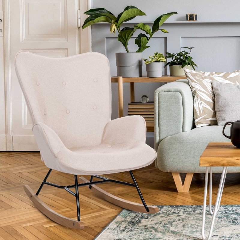 Moderni keinutuoli mukavalla istuimella ja puisilla jalaksilla