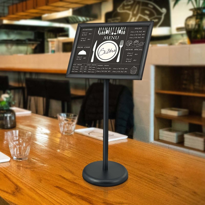 Julisteteline alumiinirunko 11 x 17 tuuman julisteille säädettävä korkeus vesitäytettävä jalusta musta