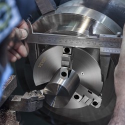 3-leukainen itsesäätyvä sorvin istukka 10 tuuman HT300 valurakenne 6-250 mm