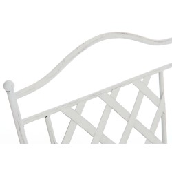 Nostalginen rautainen puutarhakalusto: pöytä ja tuolit terassille