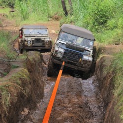 Maastoajoneuvojen talteenottosarja polyesteri hinausliina 7,6 x 914,4 cm 2 D-rengassakkelia väkipyörä