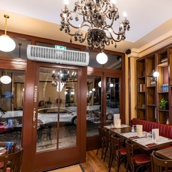 Ilmasulkulaite seinäasennettava 1050 mm 2,2–2,7 m ovikorkeudelle 2292 m³/h 2 nopeutta lämmittämätön