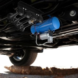 Paineilmaäänitorvisarja neljällä torvella kaksitoista volttia kuuden litran säiliöllä ruostumattomista materiaaleista