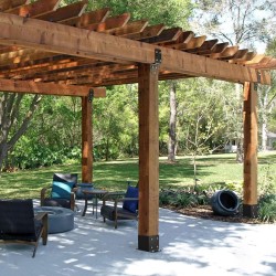 Pylväspohjat hiiliterästä mattamusta jauhemaalaus 4 kpl 6x6 vakiopylväille