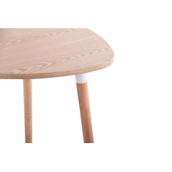 Kolmionmuotoinen keittiöpöytä pyökkijalustalla ja säädettävillä lattiasuojilla