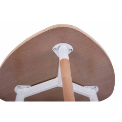 Kolmionmuotoinen keittiöpöytä pyökkijalustalla ja säädettävillä lattiasuojilla