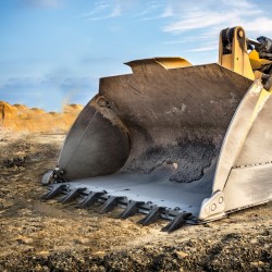 Hammastanko 1300 mm Q345-seosteräs 7 hammasta 2000 kg kantavuus traktorin kauhaan