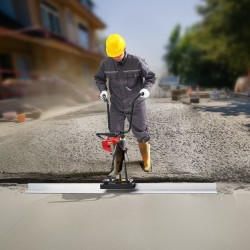 Bensiinikäyttöinen teräsrunkoinen betonitasain 1830/2445/3370 mm alumiinilatoilla 6500 kierrosta minuutissa värähtelymoottorilla