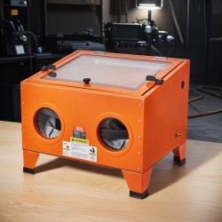 Pöytämallinen hiekkapuhalluskaappi 94,6 L kylmävalssattu teräsrunko alumiinipistooli 4 keraamista suutinta