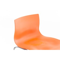 Moderni baarijakkara-setti 2 kpl muovista selkänojalla ja jalkatuella