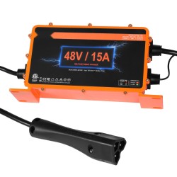 Golfkärryn akkulaturi 48 V 15 A alumiiniseoskotelo IP67 yhteensopiva AGM NMC LiFePO4