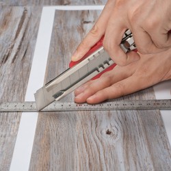 Itsekiinnittyvät vinyylilaatat 36 kpl 914 x 152 mm 0,62 mm puujäljitelmä keittiöihin