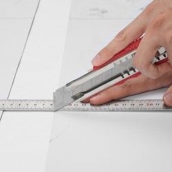 Itsekiinnittyvät vinyylilaatat 600 mm 9900 mm 1,5 mm vesitiivis valkoinen marmorikuvio