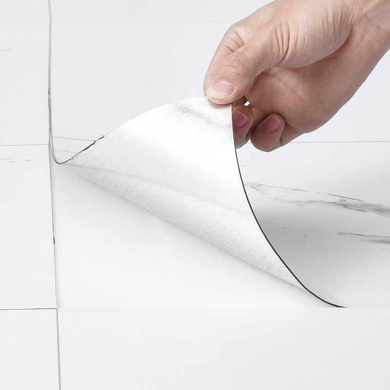 Itsekiinnittyvät vinyylilaatat 600 mm 9900 mm 1,5 mm vesitiivis valkoinen marmorikuvio