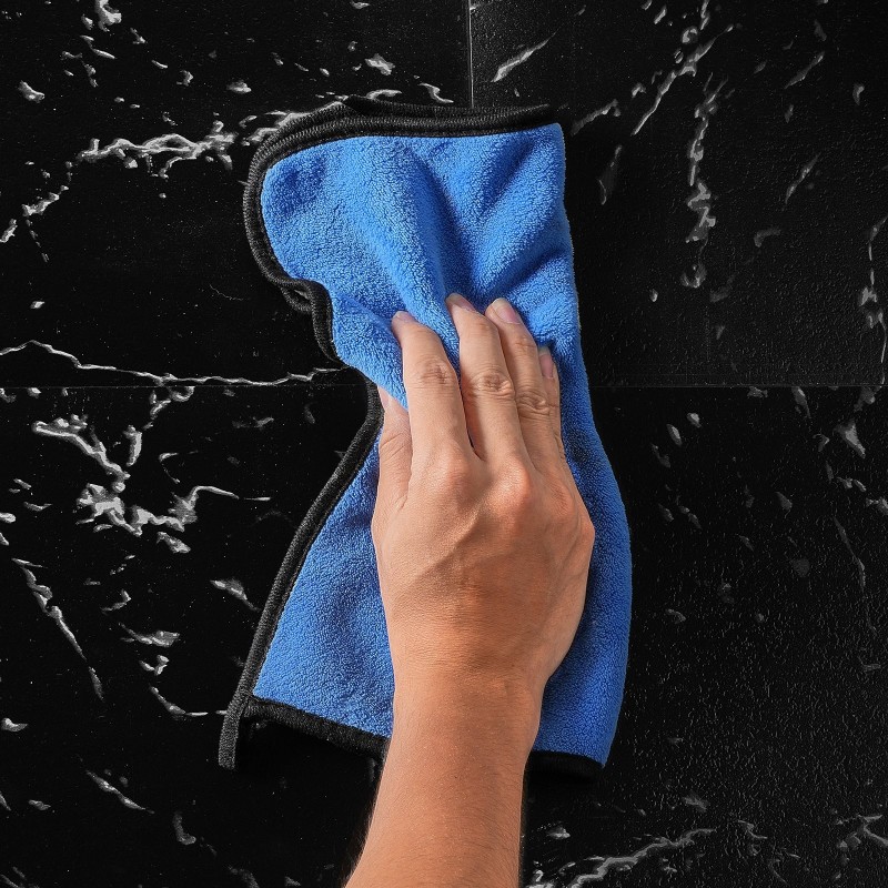 Itsekiinnittyvät vinyylilaatat 305×305 mm 50 kpl 1,5 mm musta marmori