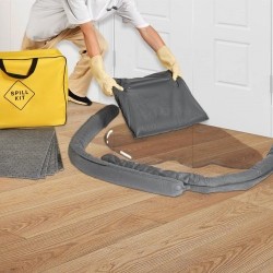 Imeytyssarja universaali 43 osaa 30 imeytysliinaa 2 sukkaa 2 patjaa kumihanskat kuljetuspussi