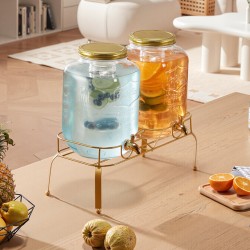 Lasinen juoma-annostelija kahdella kahdeksan litran säiliöllä metallisella telineellä ja ruostumattomalla hanalla