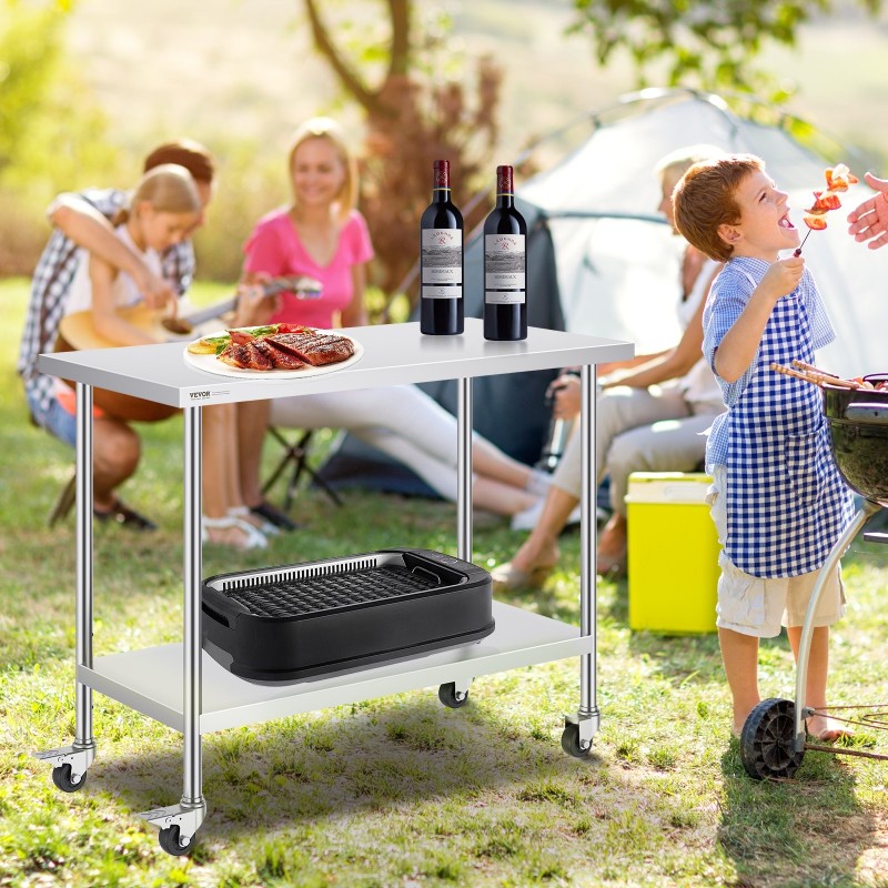 Ruostumattomasta teräksestä valmistettu työtaso koko 610x1219x955 mm hyllyillä pyörillä