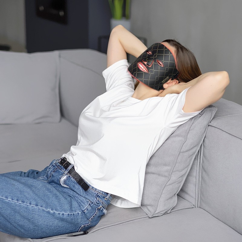 Punavaloterapiamaski kasvoille silikoninen 3 aallonpituutta 74 LED-valoa 222 sirua 3 kirkkaustasoa