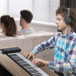 Rullattava 88-koskettiminen silikoninen piano 128 ääntä 128 rytmiä ladattava akku LED-näyttö MIDI-toiminto
