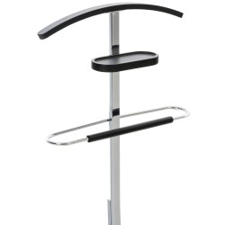 Tyylikäs vaatepalvelija metallista ja puusta monipuoliseen säilytykseen