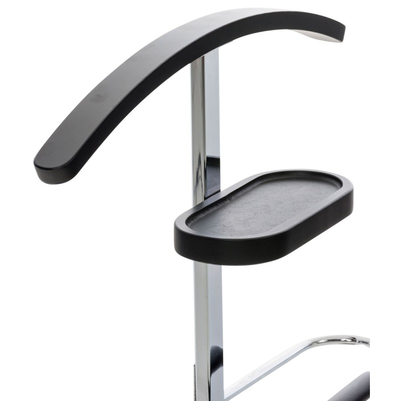 Tyylikäs vaatepalvelija metallista ja puusta monipuoliseen säilytykseen