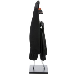 Tyylikäs vaatepalvelija metallista ja puusta monipuoliseen säilytykseen