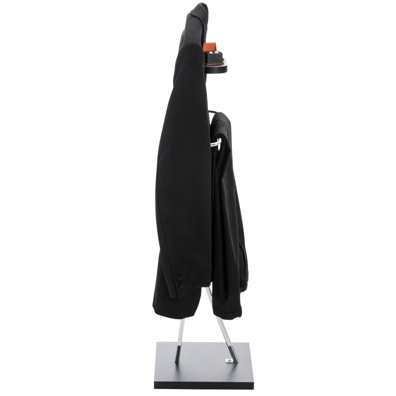 Tyylikäs vaatepalvelija metallista ja puusta monipuoliseen säilytykseen