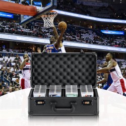 Korttilaatikko alumiiniseosrunko neljällä lokerolla numerokoodilukolla vaahtomuoviväliseinillä 108 PSA-kortille