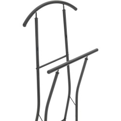 Tyylikäs metallinen vaateripustin kenkähyllyllä ja kahdella tangolla