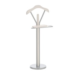 Tyylikäs metallinen vaatepalvelija kromipinnoitteella ja puuvärivaihtoehdoilla