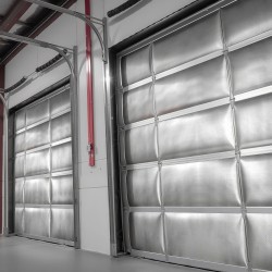 Kaksipuolinen heijastava eristerulla alumiinifolio ja perforoitu kudottu kangas 1,22x76,2 m