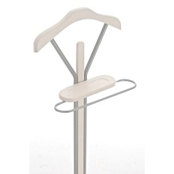 Tyylikäs metallinen vaatepalvelija kromipinnoitteella ja puuvärivaihtoehdoilla