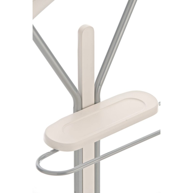 Tyylikäs metallinen vaatepalvelija kromipinnoitteella ja puuvärivaihtoehdoilla