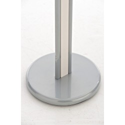 Tyylikäs metallinen vaatepalvelija kromipinnoitteella ja puuvärivaihtoehdoilla